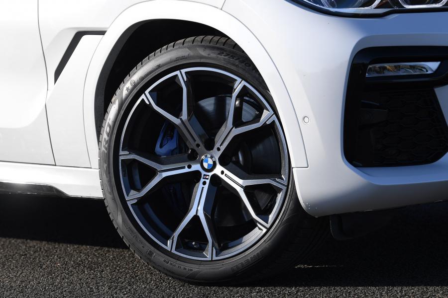 Колеса BMW X6 xDrive30d M Sport (G06) 2019 года  (UK) (фото 16 из 16)